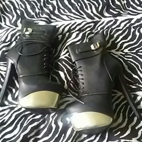 Eye Candie Shoes - 💰💰Eye Candie Platform Booties💰💰